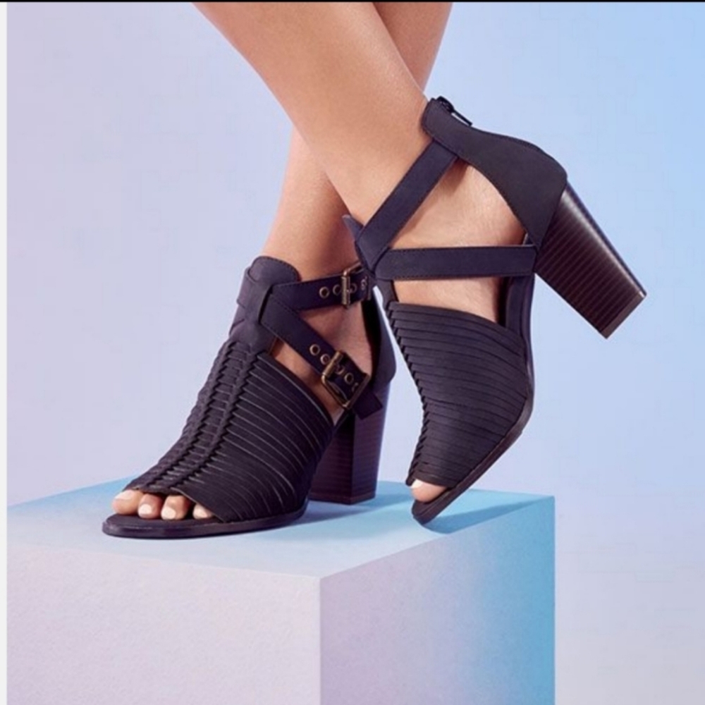*Final* JustFab Black Cadence Caged Heel Sandle 8